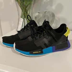 Adidas sneaker - lightly worn